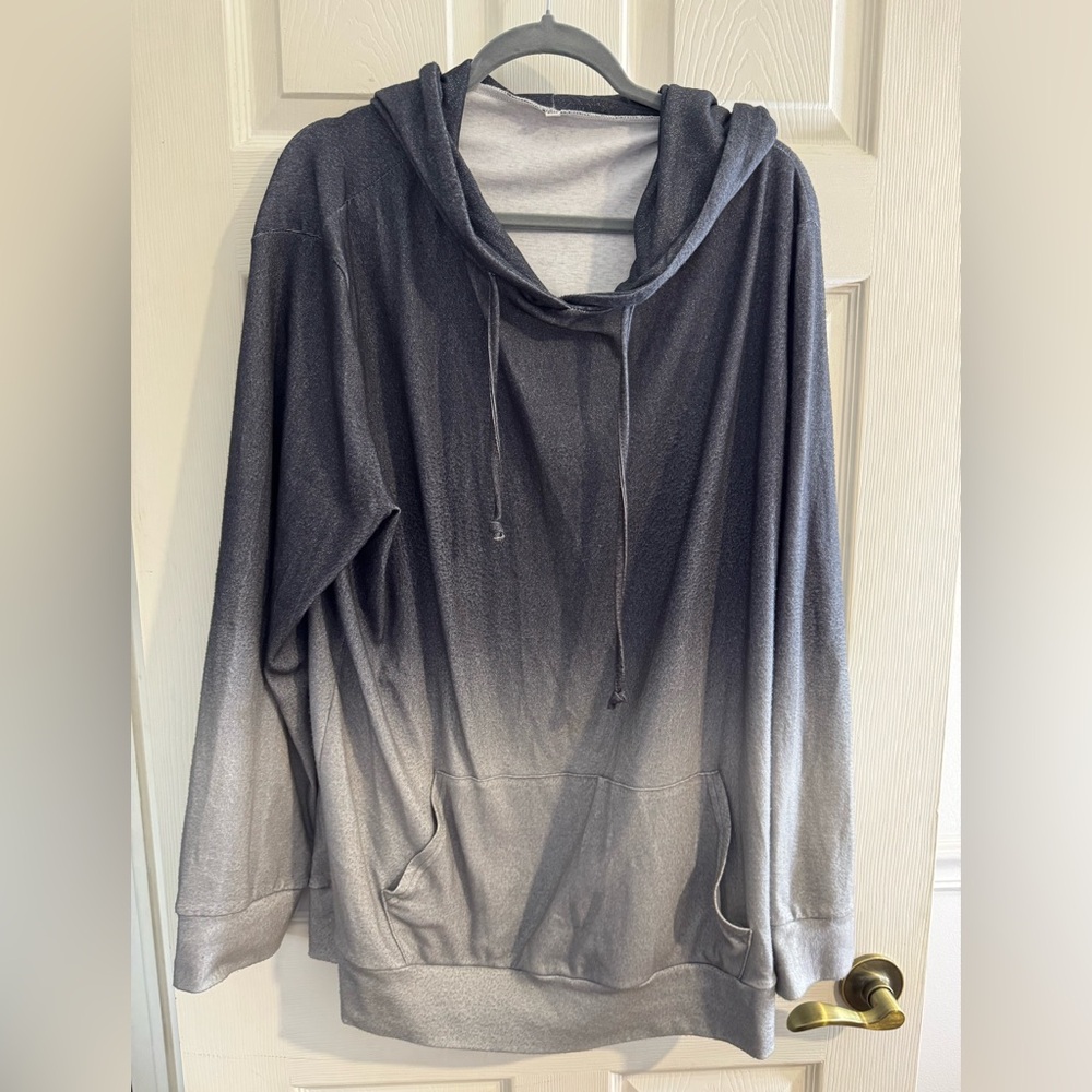 Women’s hooded long sleeve top, size XXL